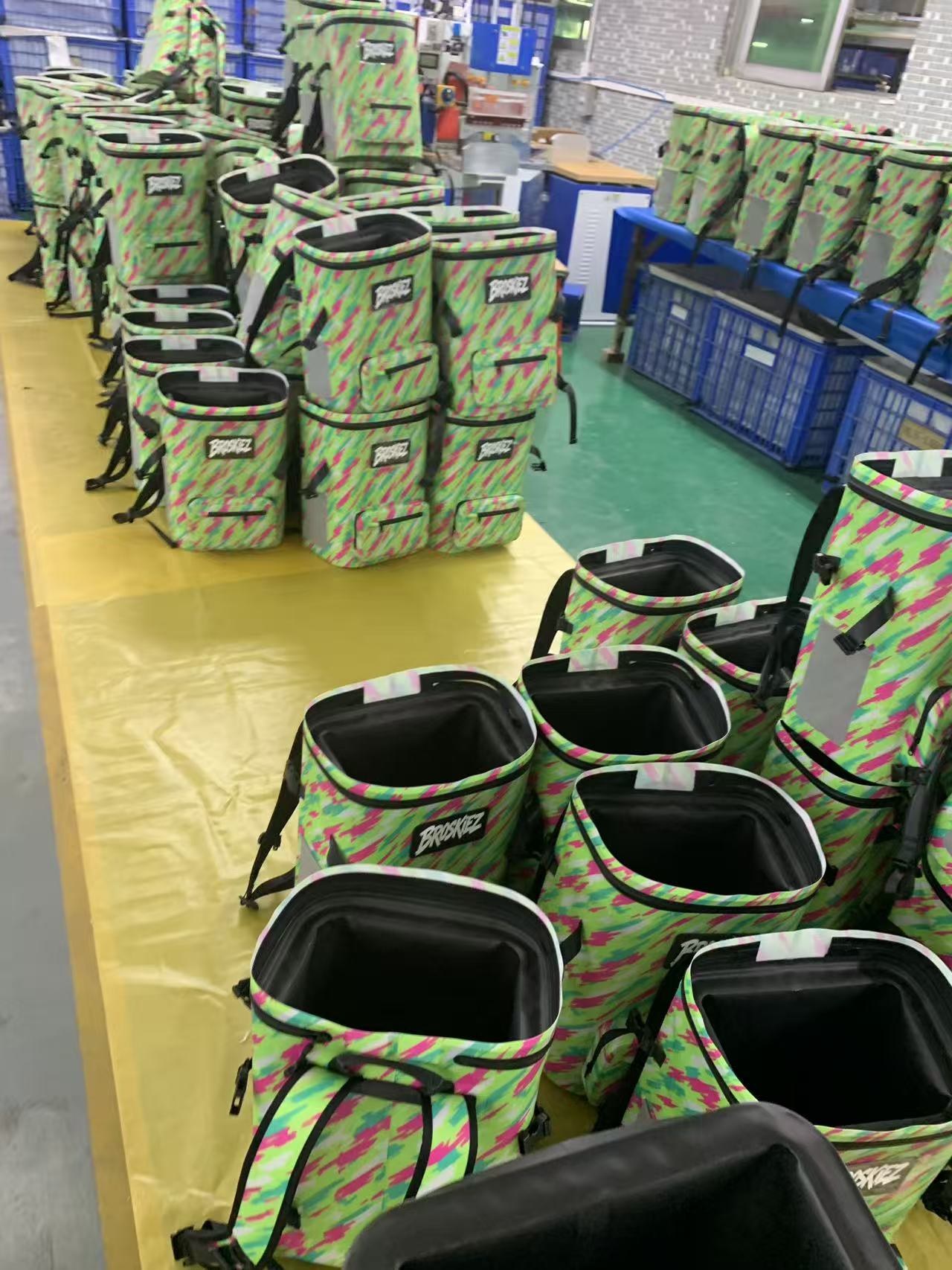 Yifulong Outdoor rozpoczyna masową produkcję niestandardowego miękkiego plecaka chłodzącego dla marki zagranicznej